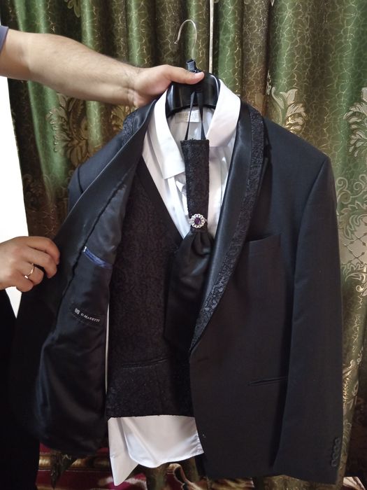 Kuyovlika kastyum shim komplekt sotiladi narxi  500 000ming s.