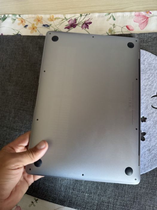 Macbook pro 2020 a2337  M1