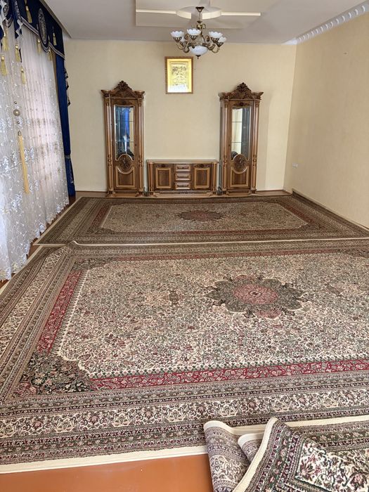 4ta qolin sotialdi. 3tasi 3,5x5. 1 tasi 3x6