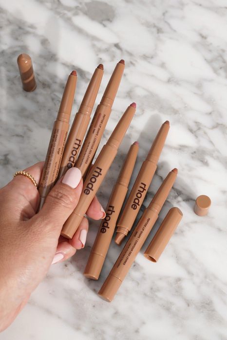 Rhode Peptide Lip Shape - Оформящ и хидратиращ молив за обемни устни