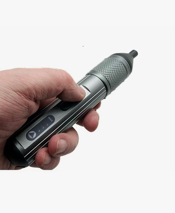 Аккумуляторная отвертка  с набором насадок 36 штук в 1