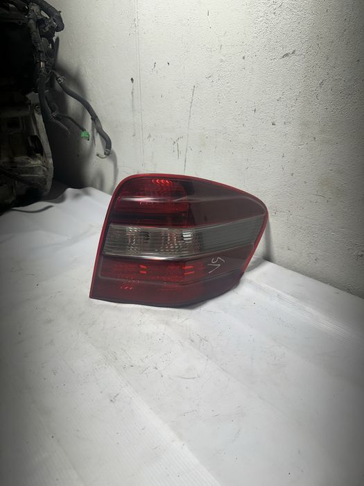 Фонарь задний правый Mercedes ML164