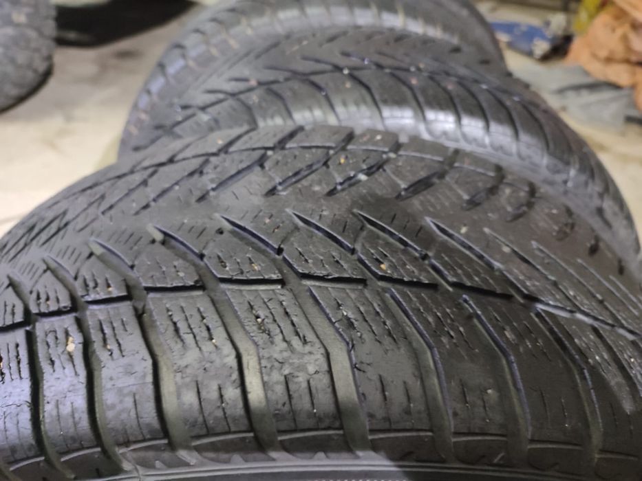 Резина всесезонка с дисками стояли на RAV4
