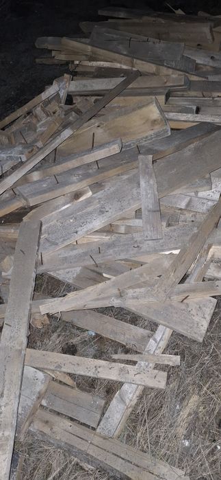Дрова из досок  кучами