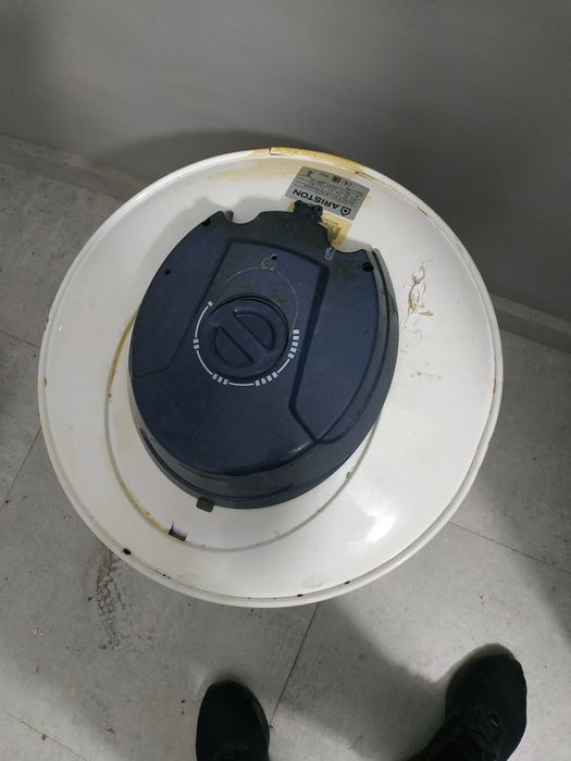 Продается водонагреватель Аристон 50л