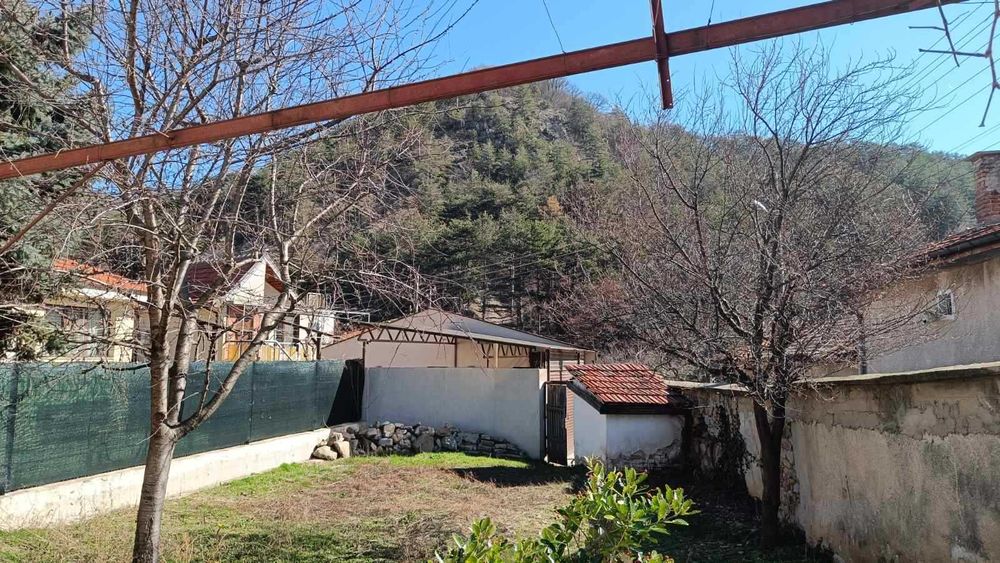 Продава къща в село Енина