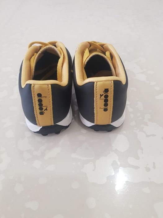 Детски бутонки diadora