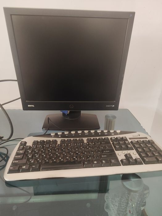 Monitor va klavyatura