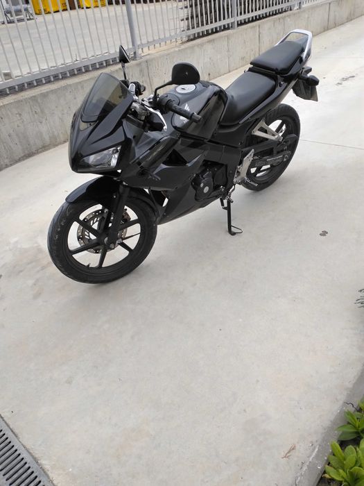 Honda cbr125r2009г. Всичко платено