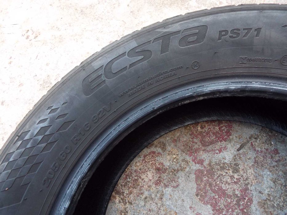 vand 4 anvelope de vara 205/60/16 kumho pret 300ron  amandoua