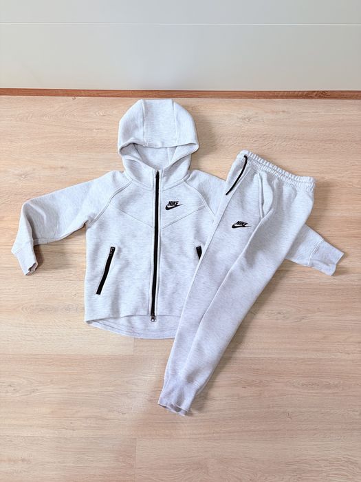 Nike Tech Fleece размер XS 122-128см