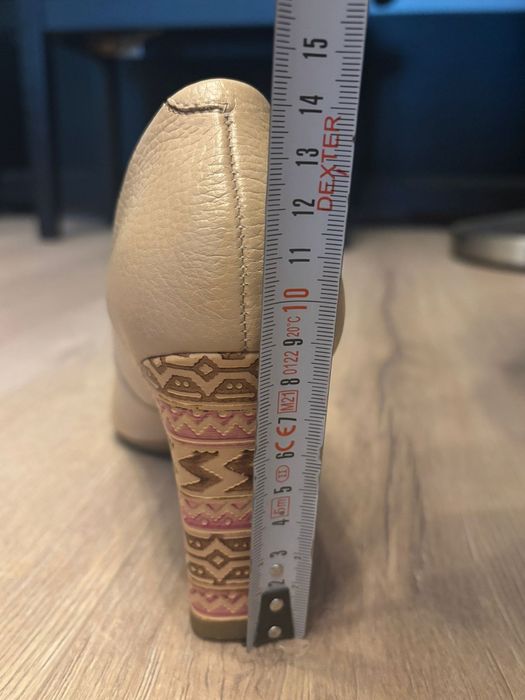 Pantofi cu toc bej, super calitate, extrem de comozi