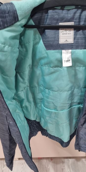 Geaca impermeabila Quechua