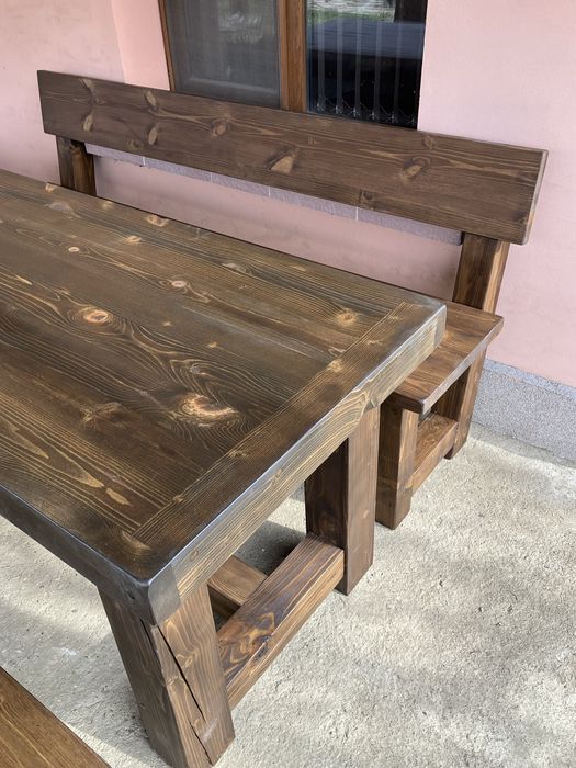 Маса и пейки от масив