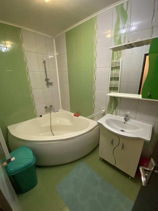 Apartament cu 3 camere  ( 2 dormitoare , living+bucătărie , dresing) cu Lift