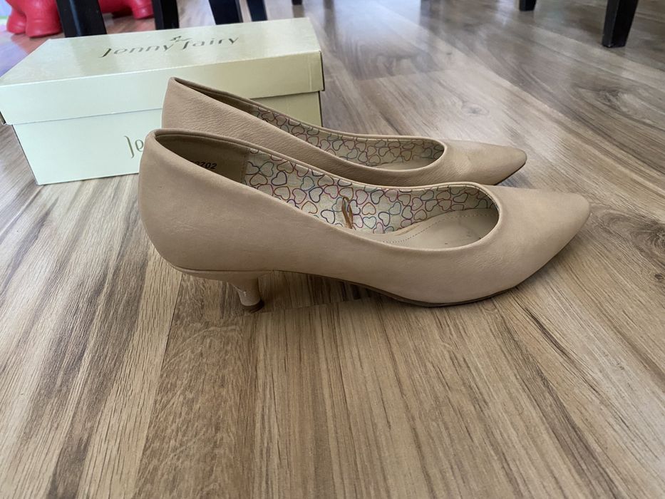 Обувки на ток и мокасини