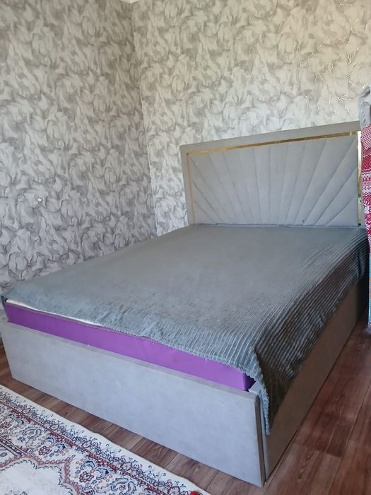Кровать с матрасам сатылады