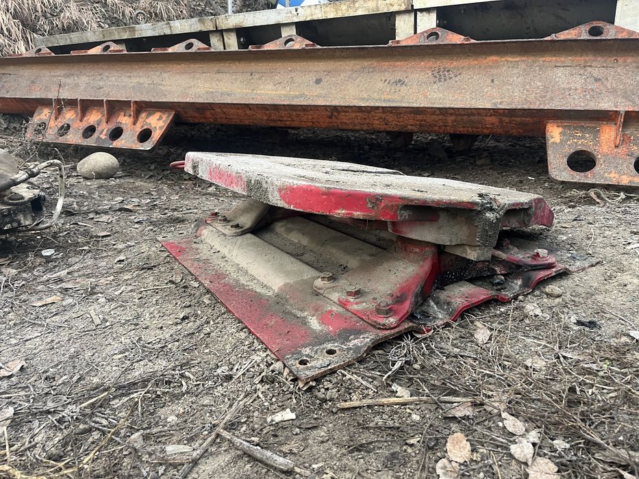 седло на тигач….