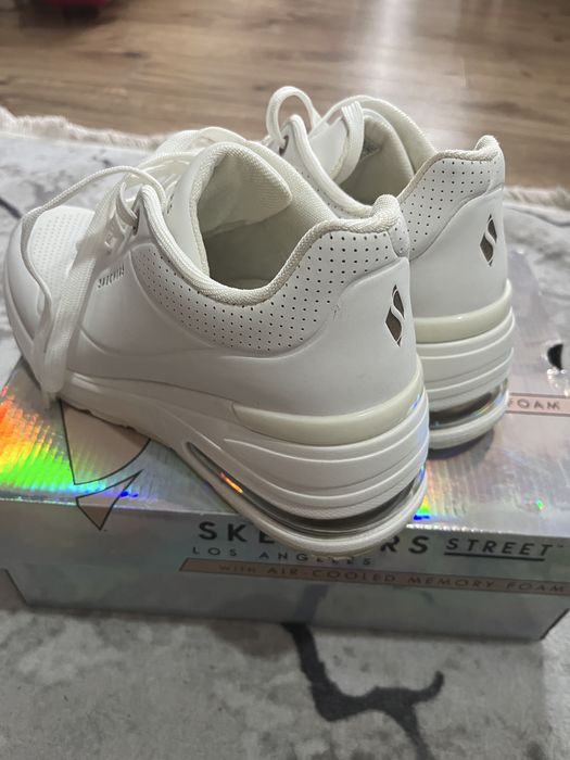 Adidasi inalti skechers marimea 37