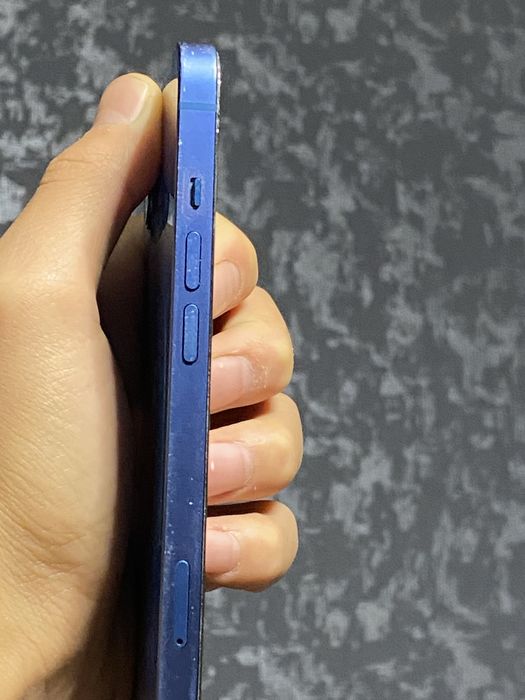 Продам Iphone 13