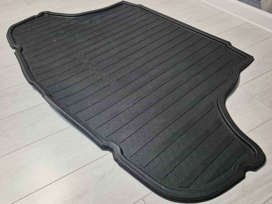 Продам полик багажника на Камри70-75-80 оригинал