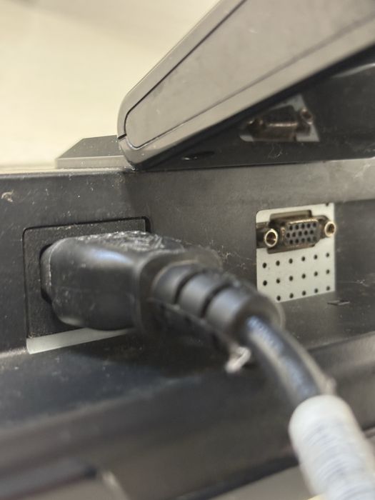 Sistem PC Retro Fujitsu Siemens + Monitor Daewoo (Funcțional)