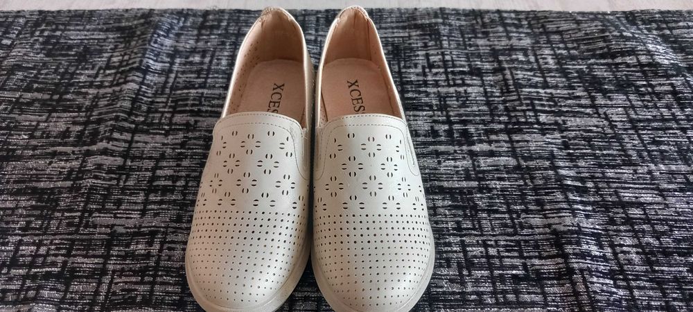 Дамски обувки с платформа