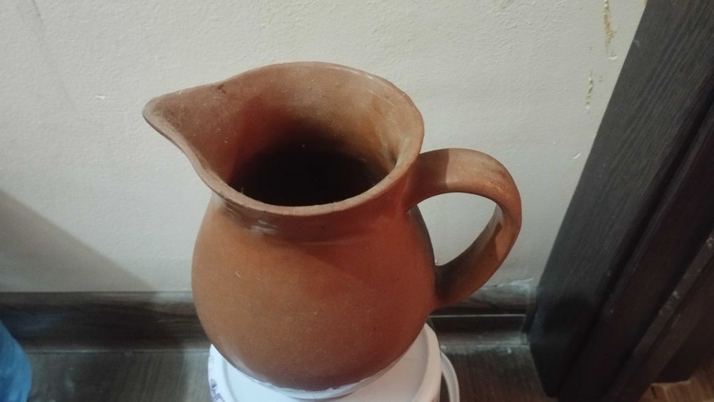 Глиняные горшки, кувшины