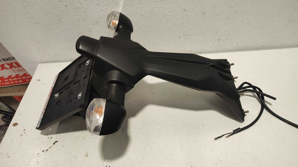 Monopost  suport numar Yamaha R3