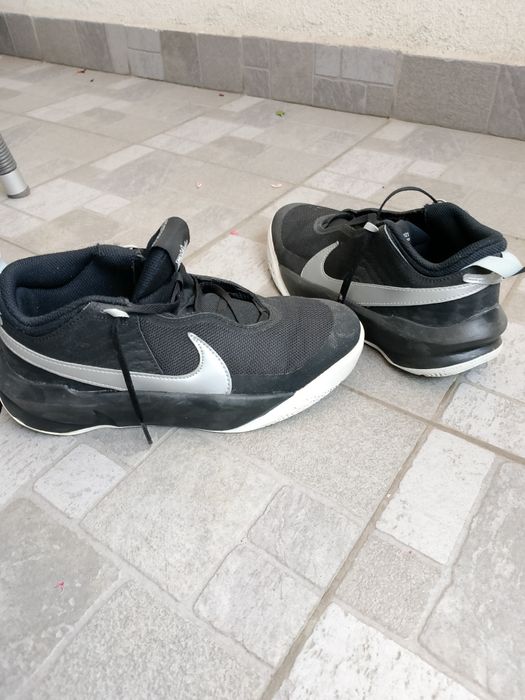 Nike team hustle d10 GS shoes