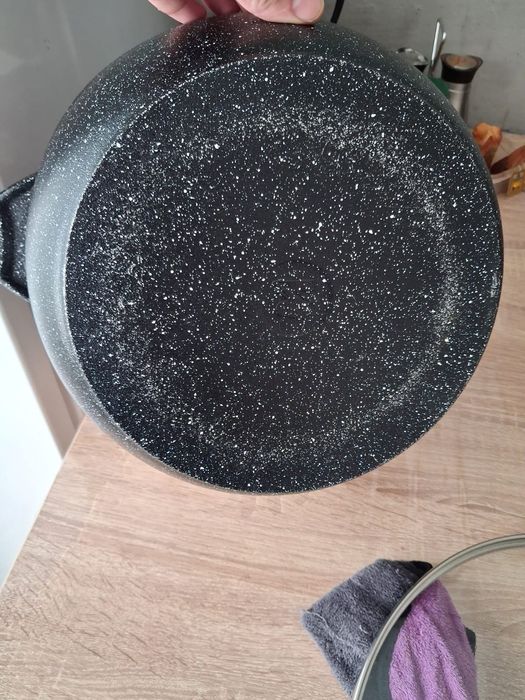 Продаётся кастрюля