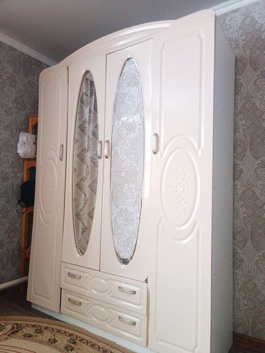 Продам спальный гарнитур