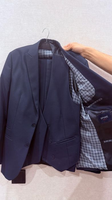 Костюм тройка Suvari оригинал 48 M