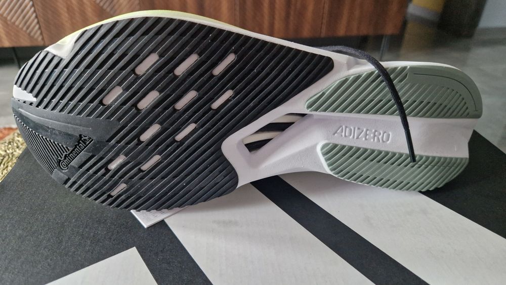 Vând adidas adizero boston 12 noi