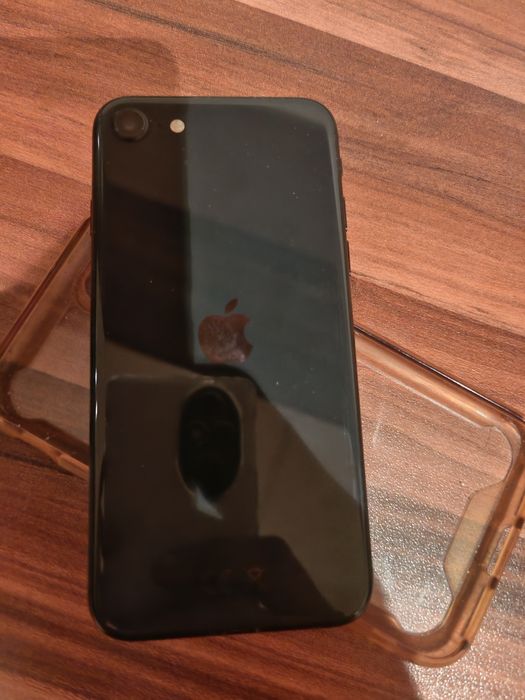 Iphone se 64gb черен