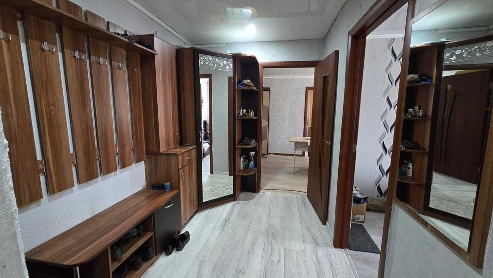 4комнатная квартира, р-н 1000 мелочей