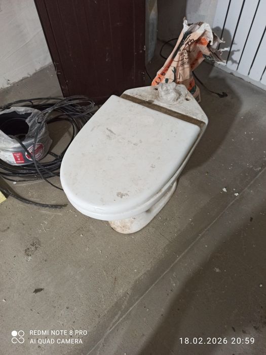 Унитаз б/у для стройки