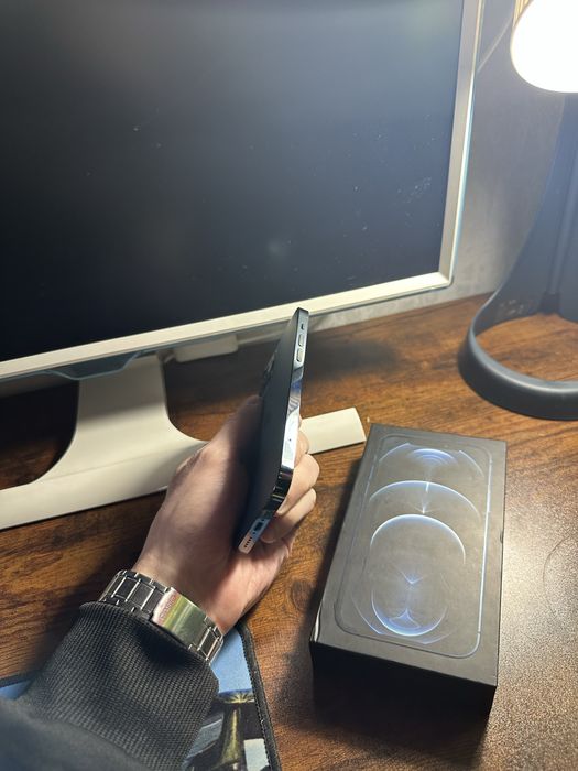Iphone 12 pro с коробкой