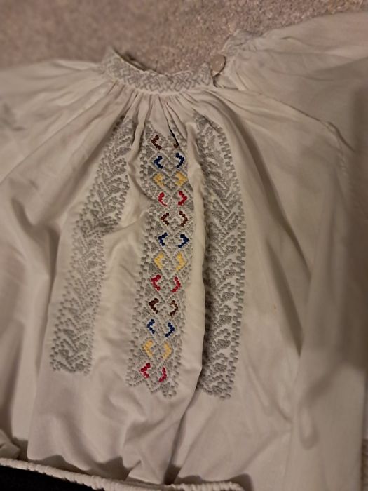 Costum popular pentru femei  foarte vechi păstrat in condiți bune