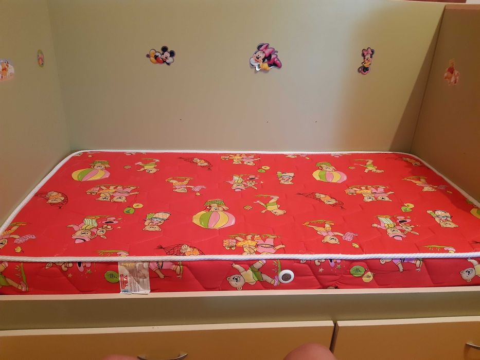 Детска кушетка с регулируема височина