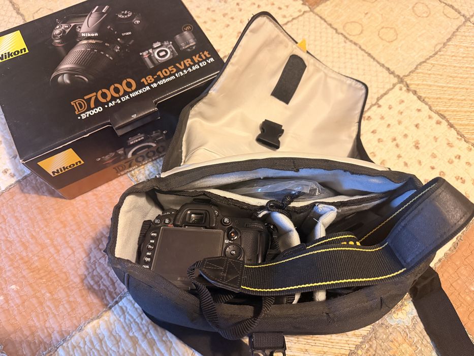 Nikon D7000 с два обектива