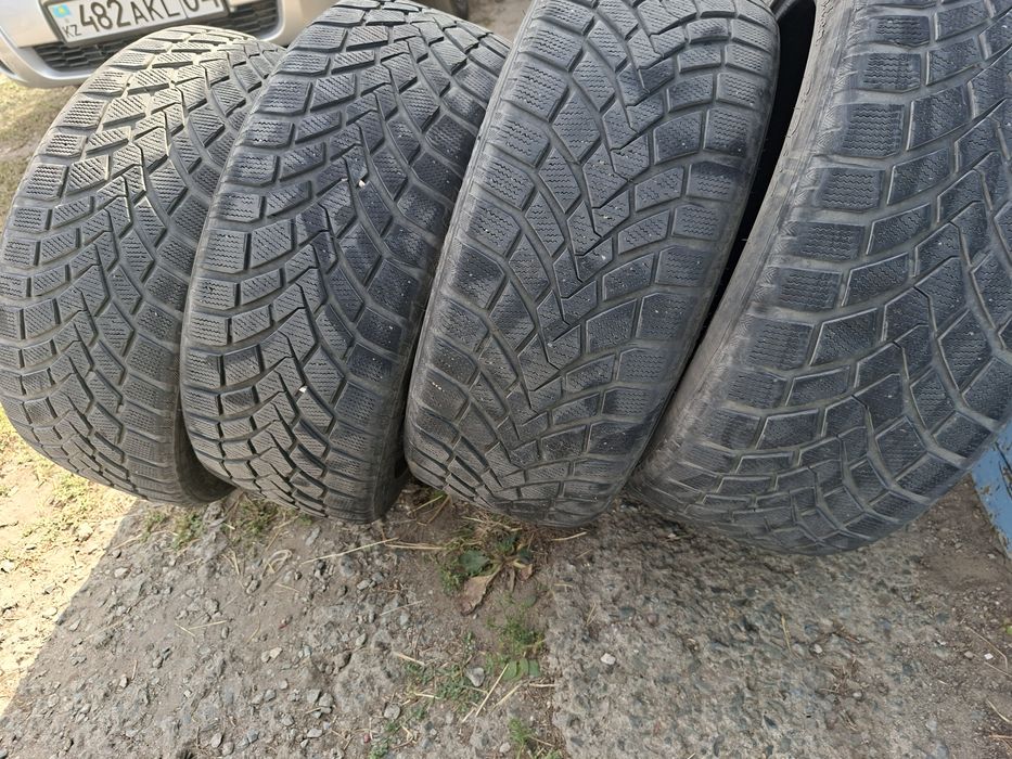 Продам шины 225/45/18 китай