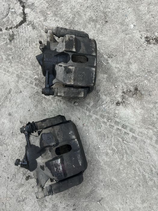 Суппорта Toyota Carina E передние (левый + правый)