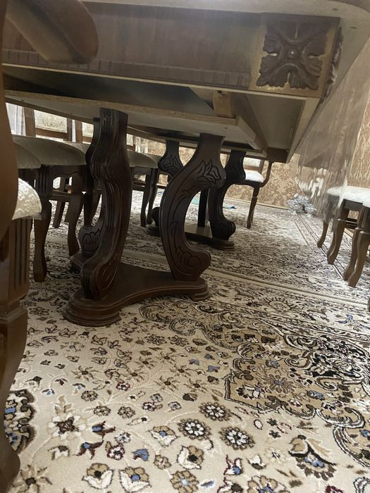 Продоетса стол, стуля 12 персон срочно