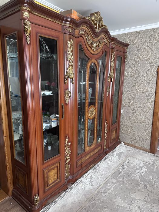 Продам сервант!