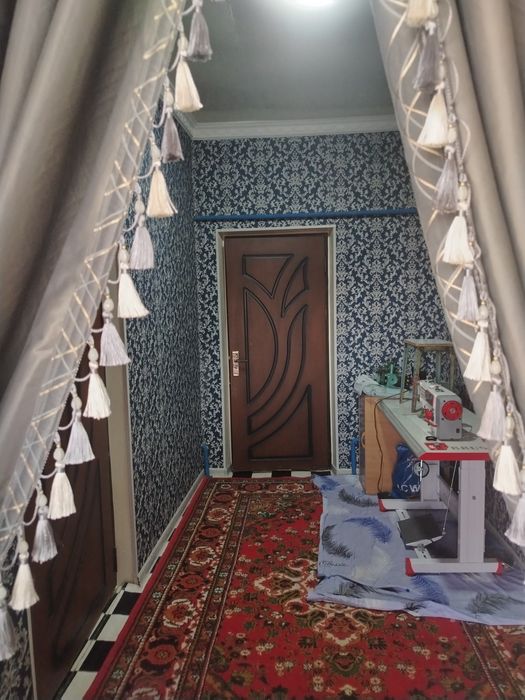 Hovli sotiladi 8 sutix