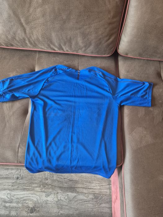 Продавам тениска