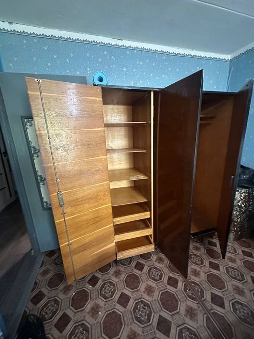 Продается шифоньер из дерева