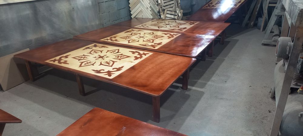 Қазақы квадратны столдар