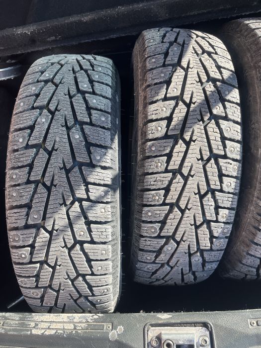 комплект зимних резины р 14 (новые)